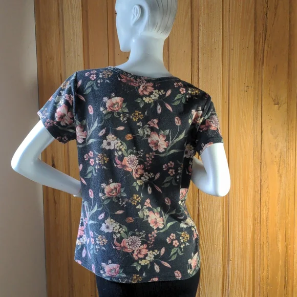 Ladies Top - Picture 3 of 3